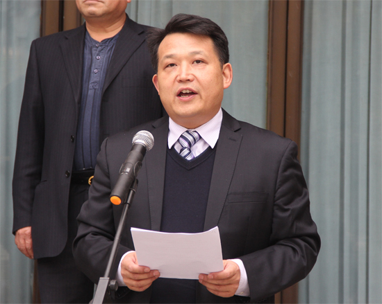 省包装技术协会秘书长兼大赛组委会秘书长李武军主持仪式